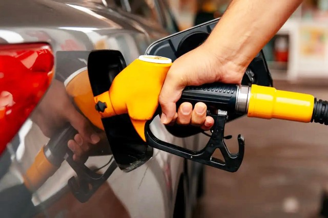 Motorinin litre fiyatına bu gece yarısından itibaren yaklaşık 4,60 TL