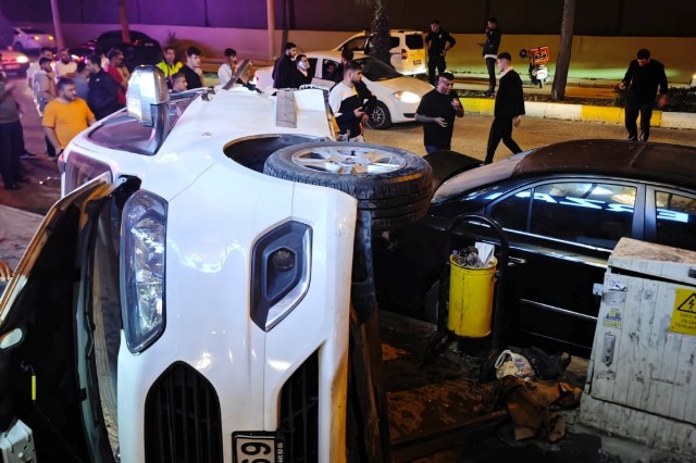 Mardin’in Kızıltepe ilçesinde 6 aracın karıştığı zincirleme trafik kazasında 3