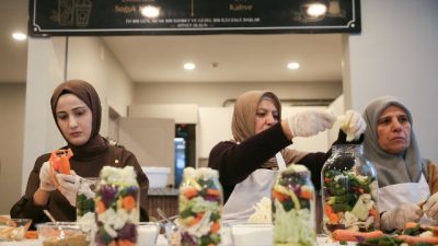 Mardin Büyükşehir Belediyesi Aktif Yaşam Merkezi’nde büyüklerle bir araya gelinerek