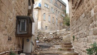 Mardin’in Artuklu ilçesine bağlı Savurkapı Mahallesi’nde yaklaşık 3 aydır yarım