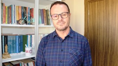 Doç. Dr. Halil Karadaş, özellikle son zamanlarda okullarda yaşanan şiddet