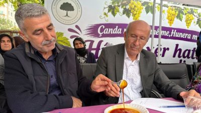 Artuklu Belediyesi Eşbaşkanı Mehmet Ali Amak, meclis üyeleriyle birlikte Mazıdağı