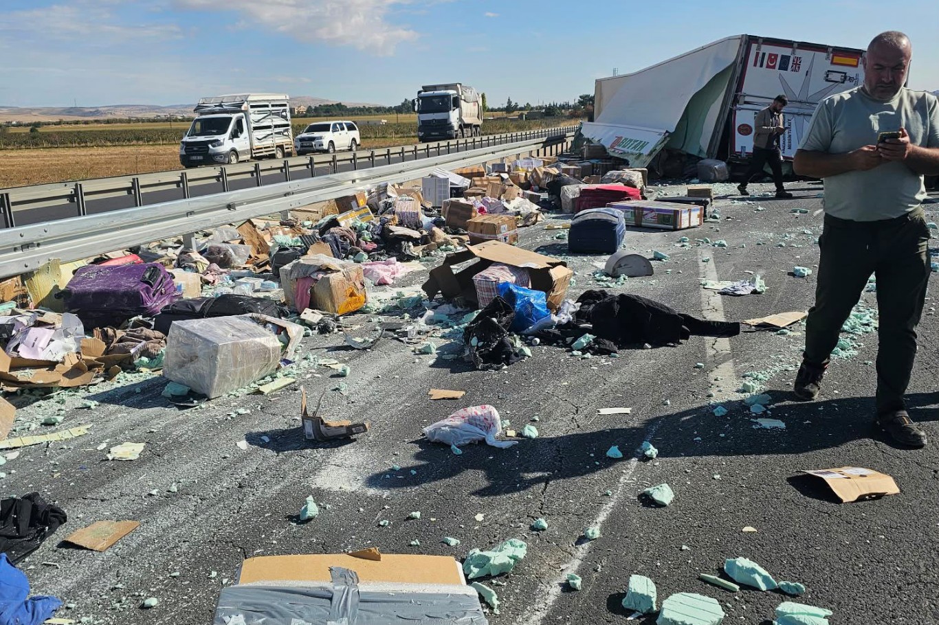 Mardin’in Nusaybin ilçesinde tır ile otomobilin çarpışması sonucu meydana gelen
