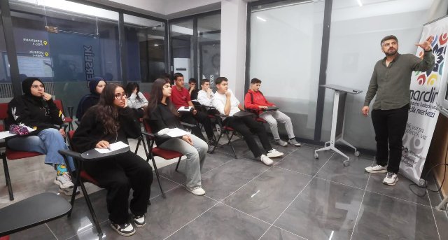Mardin Büyükşehir Belediyesi bünyesindeki Artuklu Gençlik Merkezi’nde 2026-2027 eğitim öğretim