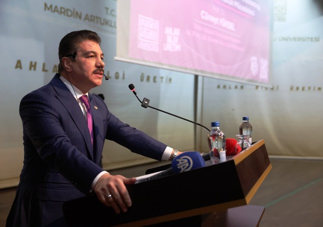 Mardin Artuklu Üniversitesi’nde düzenlenen İnsan, Toplum ve Medeniyet dersinin konuğu